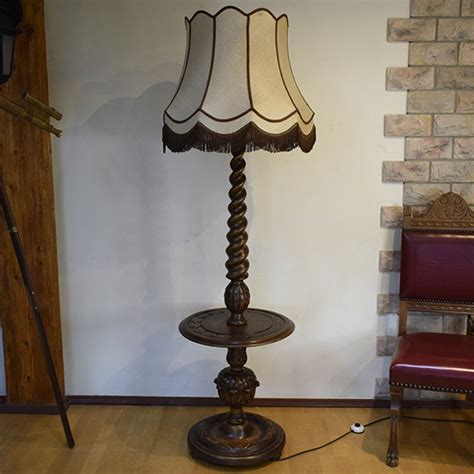 Торшер со столиком в стиле Тюдор