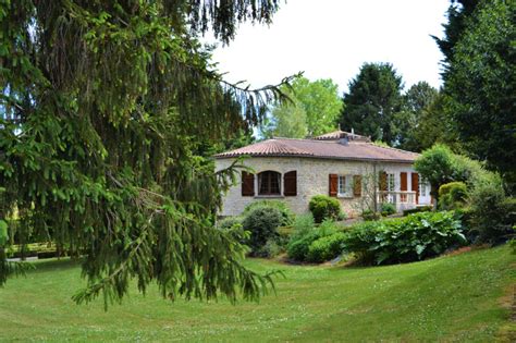 House in Angoulême Charente Spacious house on a full basement with