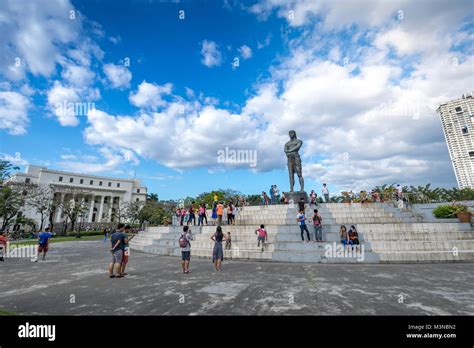 Manila Philippines Feb 4 2018 The Statue Of The Sentinel Of