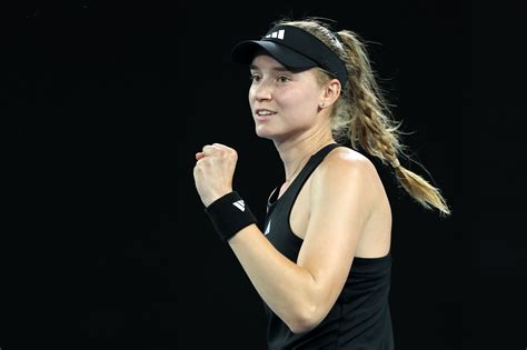 elena rybakinas coach slammed  negative vibe  semi