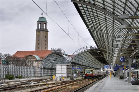 Bahnhof Berlin-Spandau: Moderner Bau am Rand der Altstadt