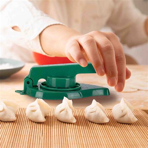 Household Manual Skin Pressing Machine For Effortless Dumpling And