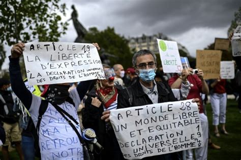 Quelques Centaines De Manifestants Anti Masques Paris Rtl Info