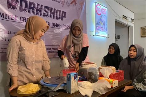 Srikandi Ganjar Adakan Pelatihan Membuat Kue Bareng Perempuan Milenial