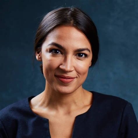 Conheça Alexandria Ocasio Cortez latina de anos vencedora nas primárias para deputada em