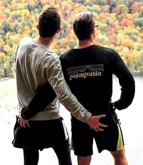 Épinglé par B Gay sur Gay Travel en Hommes gays Amour homme Hommes en uniforme