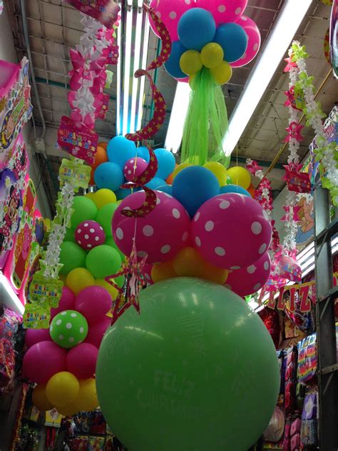 FIESTAS Y DETALLES Decoración globos multicolor