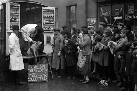 Historic Photographs From 1928 Thames Flood ~ Vintage Everyday