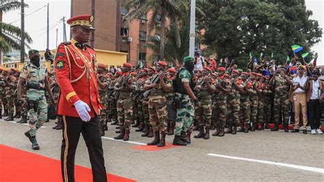 Gabon instauration dans les écoles dune cérémonie de levée du drapeau