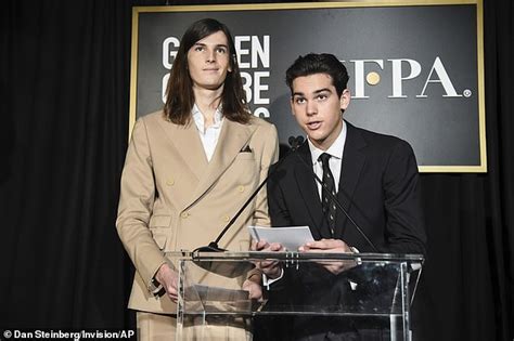 Golden Globes 2020 Pierce And Keely Brosnan Pose With Sons Daily Mail Online