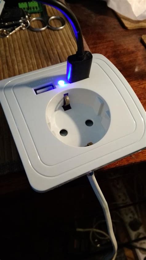 Внутренняя розетка евростандарт с двумя USB портами. купить недорого ...