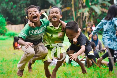 Sekolah Aksara Komunitas Literasi Peduli Buta Aksara Di Jember