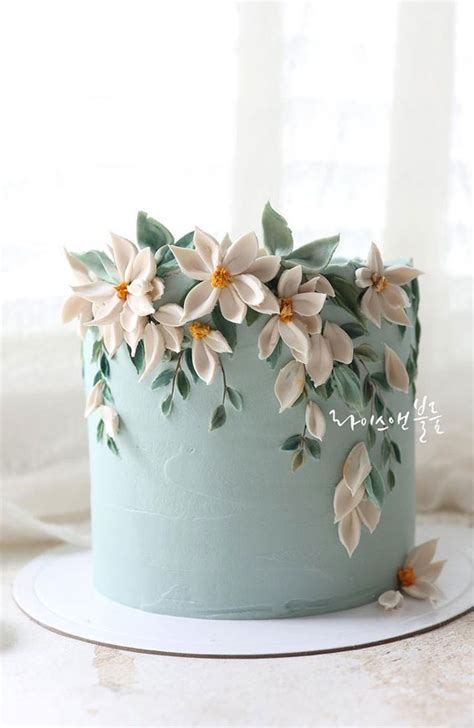 43 Cute Buttercream Flower Cake Ideas White Flower Blue Cake