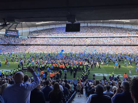 David Mcdonnell On Twitter Man City Fans Invade The Etihad Pitch To