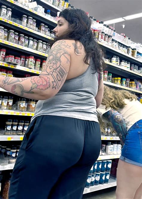 Tattood Milf With Fat Tits And Hungry Ass In Super Loose Flares Spandex Leggings Yoga