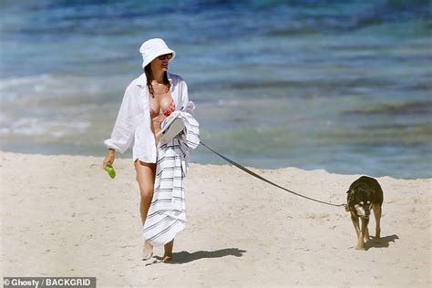 Kate Walsh Looks Sensational As She Flaunts Her Figure In A Skimpy Bikini At A Perth Beach