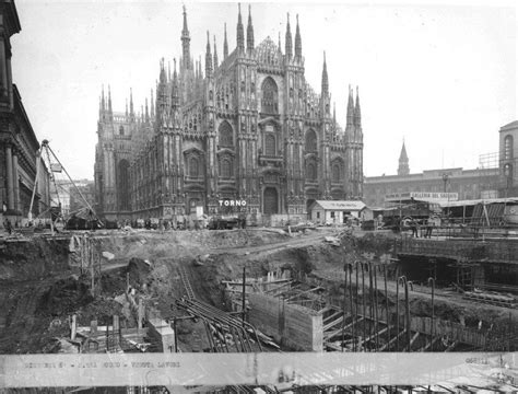 Piazza Duomo Scavi Cantiere Metropolitana Linea Rossa Milano