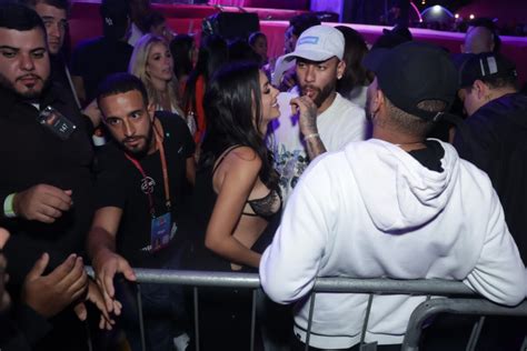 Foto Neymar E Bruna Biancardi Curtiram O Show Em Clima De Romance