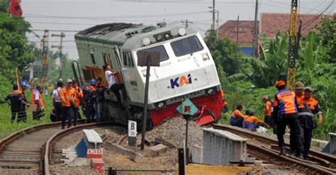 Evakuasi KA Pandalungan Rampung Jalur Kereta Bisa Dilewati