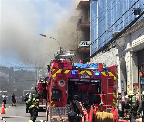 Enorme Incendio Afecta Locales Comerciales En Calle Rengo Pleno Centro De ConcepciÓn Amigos