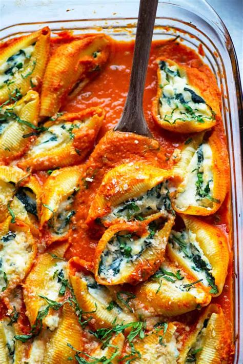 Spinach Ricotta Stuffed Shells With Basil Vodka Sauce