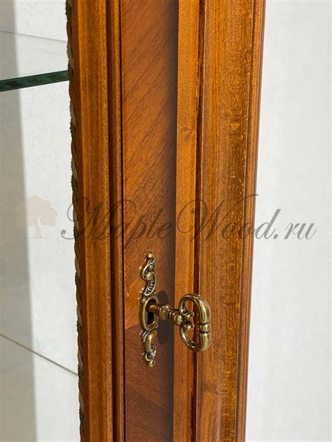 Маленькая витрина Регаллис RGL192 - купить в Maple Wood