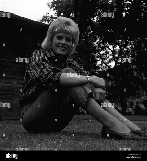 Actress Wendy Richard Hi Res Stock Photography And Images Alamy