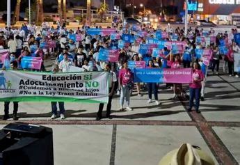 En Bcs Frente Nacional Por La Familia Marcha Contra Libros De Texto