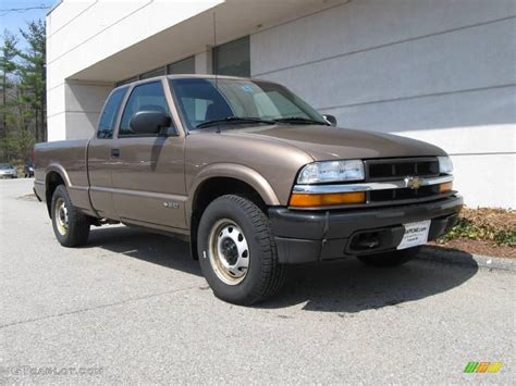 2002 Sandalwood Metallic Chevrolet S10 Extended Cab 4x4 8540814 Car Color