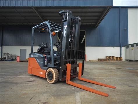 Toyota 8FBE20 Electric Powered Forklift Review