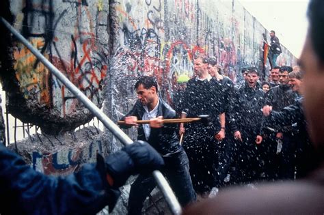 Amazing Rare Photographs Of The Berlin Wall Coming Down Smithsonian