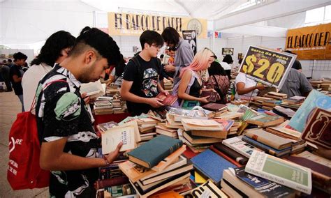 160 mil personas acudieron al Gran Remate de Libros y Películas en CDMX