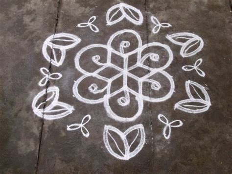 Rangoli designs/Kolam: S.No. 59 :-11-6 pulli kolam - interlaced dots kollam