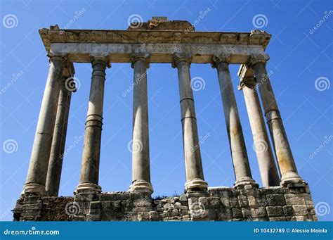 Columns of the Temple of Saturn in Rome Stock Image - Image of ancient, landmark: 10432789