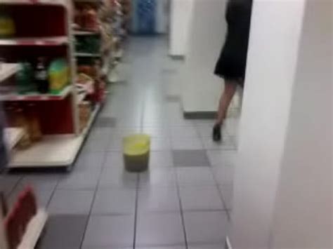 Bajo Falda En El Oxxo XVIDEOS
