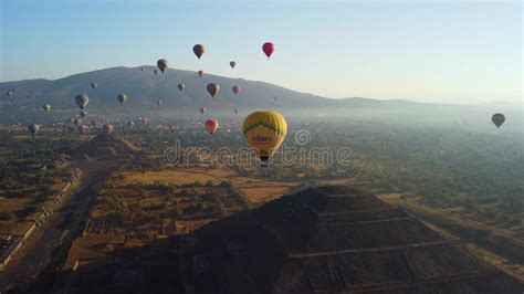 Sunrise On Hot Air Balloon Over The Teotihuacan Pyramids Stock Video Video Of Moon Hill
