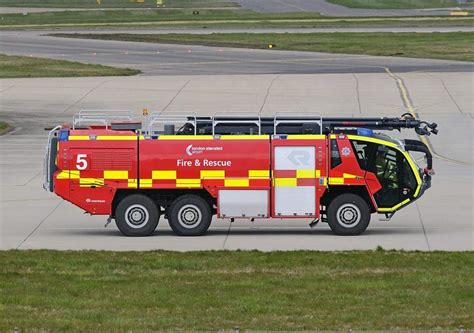 A Complete Guide to Airport Fire Trucks – AirportNerd