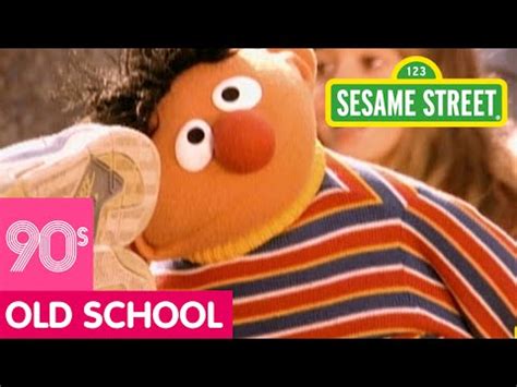 Sesame Street Dancing Feet mp4 3gp flv mp3 video indir