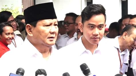 Tiba Di KPU Prabowo Gibran Kompak Pakai Baju Putih