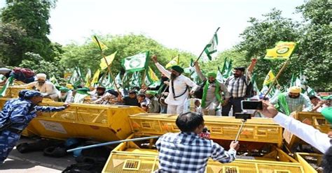 Video Farmers Break Through Barricades To Join Wrestlers Delhi Protest