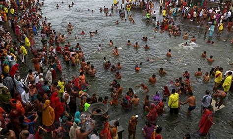 Tens Of Thousands Take Holy Dip At Indias Kumbh Mela World Dawncom