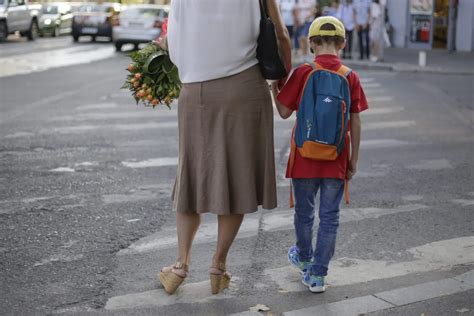 Este sau nu liberă pentru părinți prima zi de școală din anul școlar