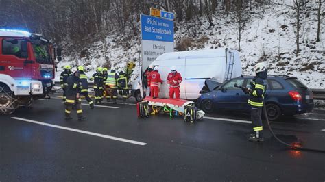 Menschenrettung Nach Schwerem Verkehrsunfall Auf Innkreisautobahn In