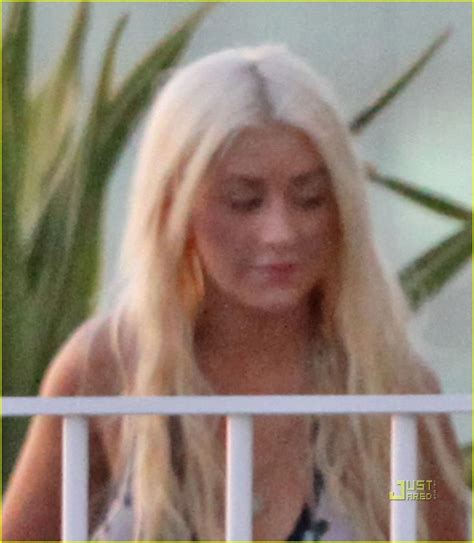 Christina out in Hawaii - Christina Aguilera Photo (16353752) - Fanpop