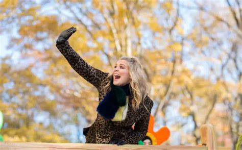 Lauren Alaina 'Doin' Fine' Macy's Thanksgiving Day Parade (VIDEO)