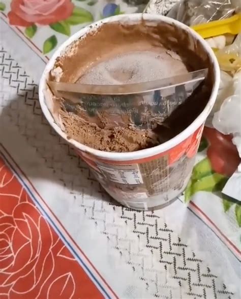 Le Declaro Su Amor En Un Pote De Helado Pero Ella Lo Abrió Un Mes