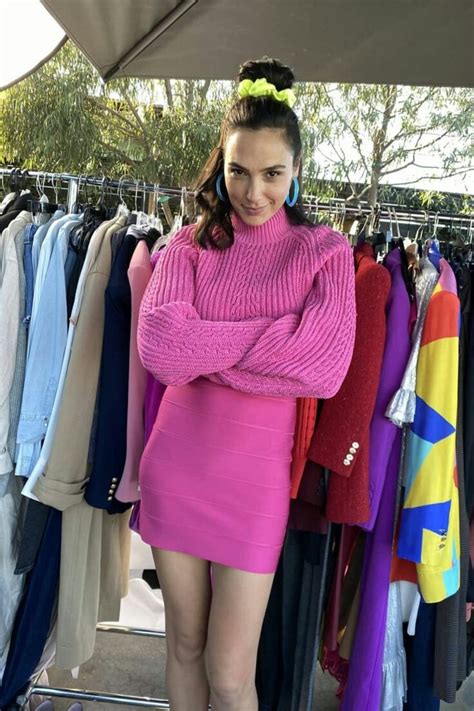 15 Gal Gadot Casual Outfits That Look Classy And Relaxed