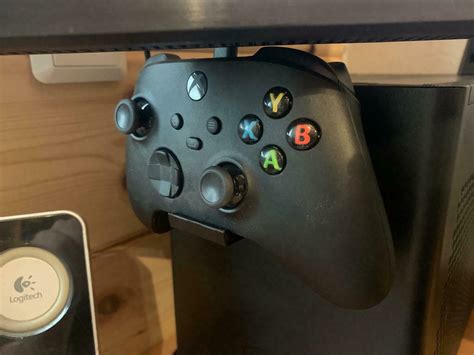 Fichier STL gratuit Support pour manette XBox pour NR200 Modèle à