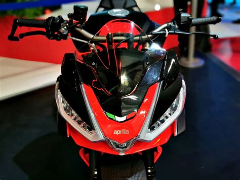 Aprilia Tuono Rs Light En Direct Du Salon De Milan