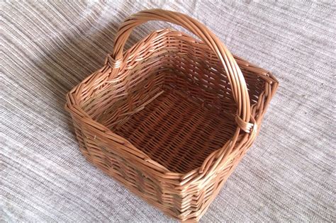 Square basket with handle - Hatton Willow